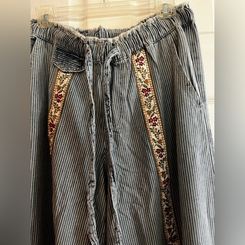 POL-Women’s NWOT Blue and White Denim Striped BoHo Wide Leg Pants Size S - Picture 5 of 9